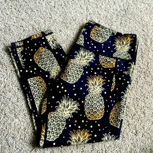 CVG Fineapple Pineapple black cropped leggings